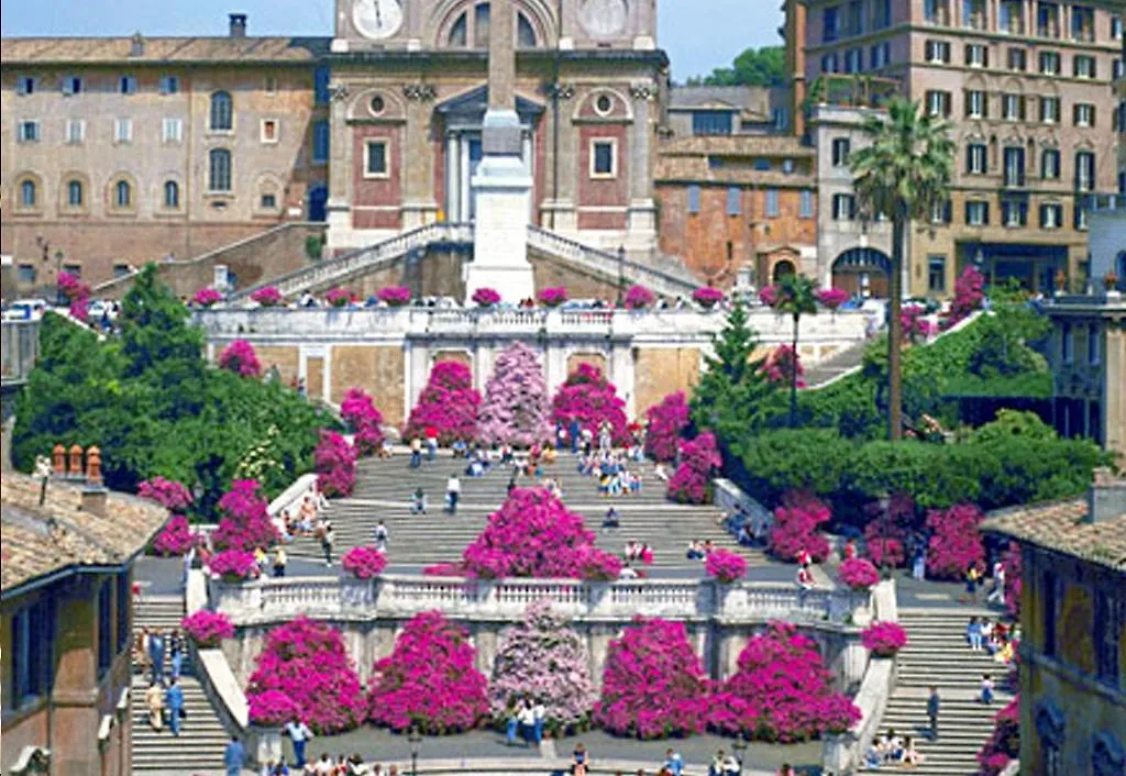 Canova Rooms In Spanish Steps Roma 2*,  İtalya