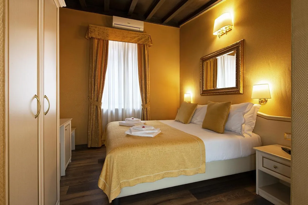 ** Konukevi Canova Rooms In Spanish Steps Roma İtalya