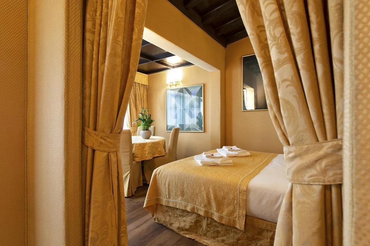 Canova Rooms In Spanish Steps Roma İtalya