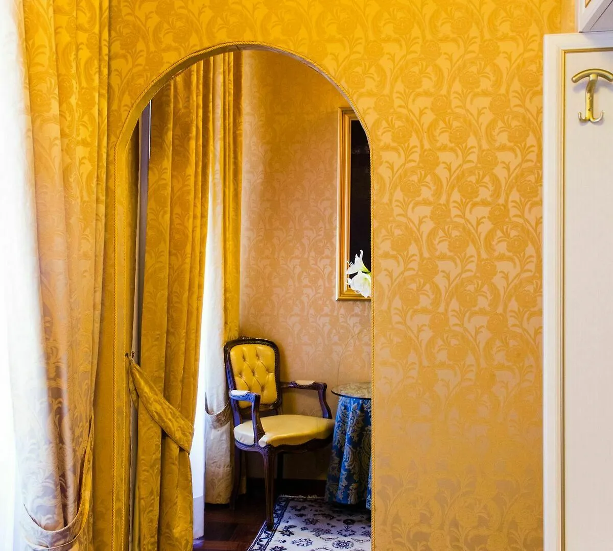 Canova Rooms In Spanish Steps Roma İtalya