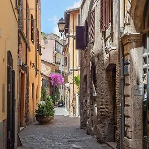 Essence Roma