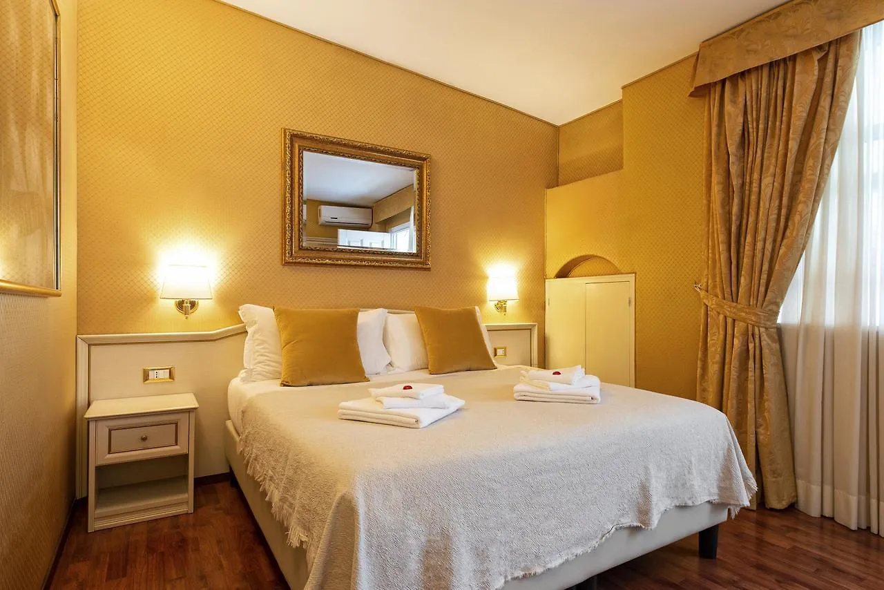 Canova Rooms In Spanish Steps Рим Гостевой дом